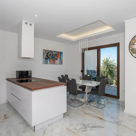 Hillson Vila Makarska