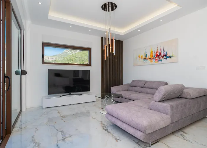 Hillson * Μακάρσκα