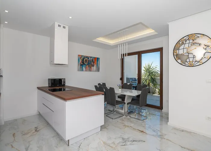 Hillson Вілла Макарська